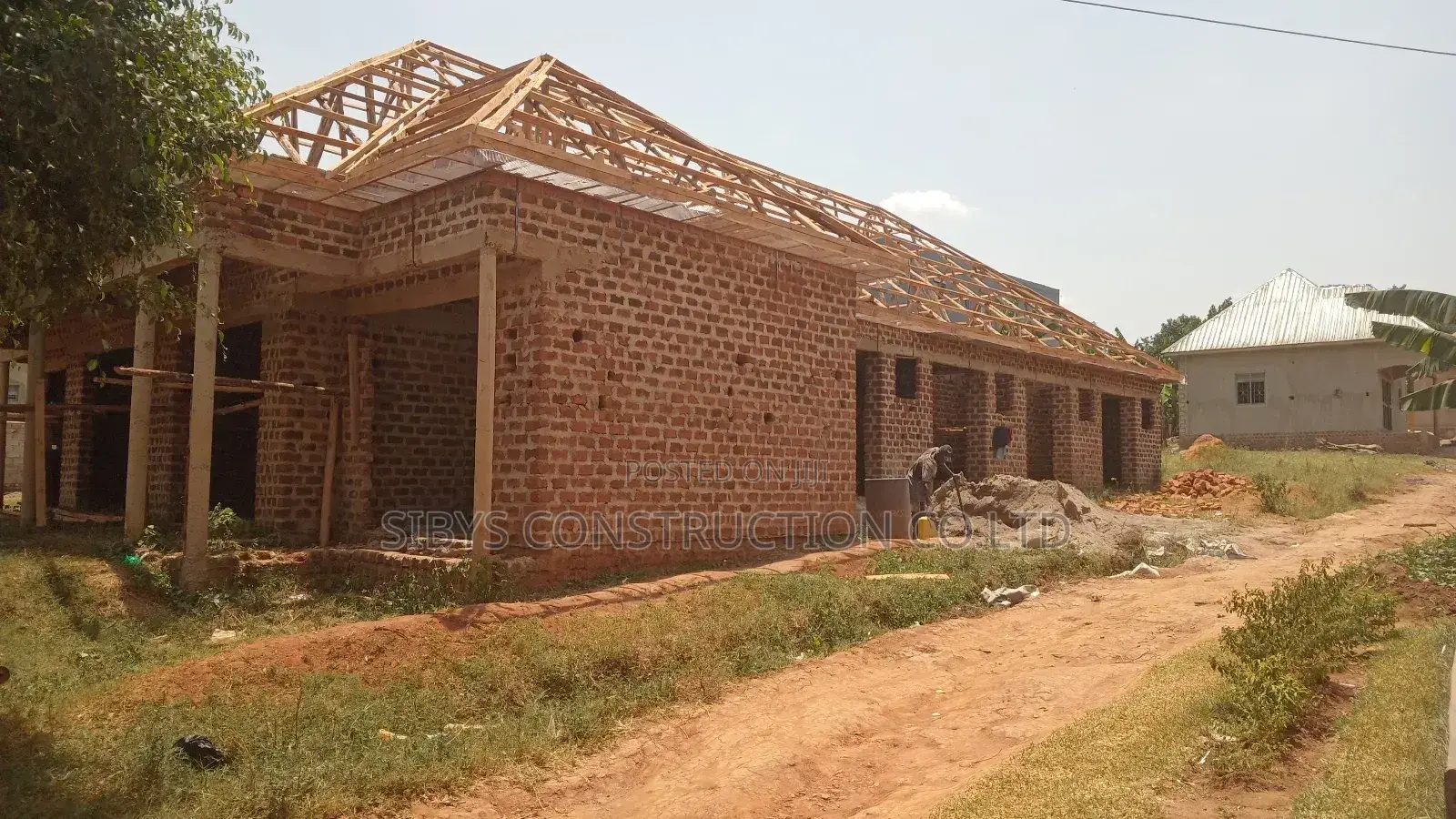 Roof Mwamba Fashion