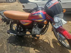Bajaj Boxer 125 2023 Red
