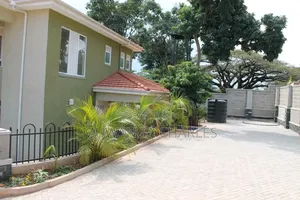 4bdrm Duplex in Fs Properties Ltd, Central Division for rent