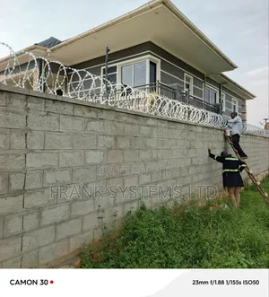 Electric Fence With Energizer