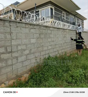 Electric Fence With Energizer