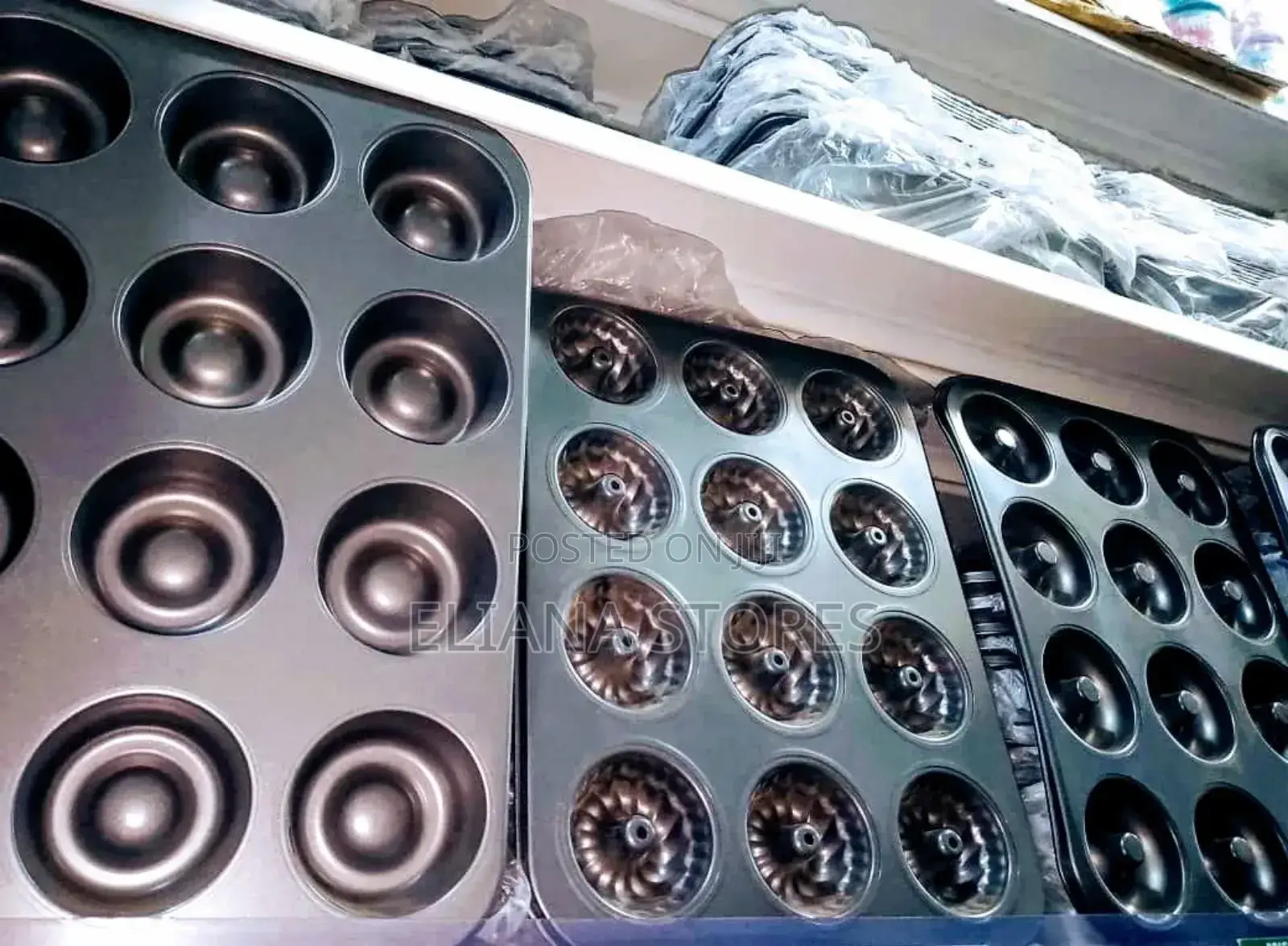 Cupcakes and Muffins Trays/Pans