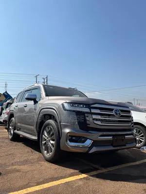 Photo - New Toyota Land Cruiser 2023 Beige