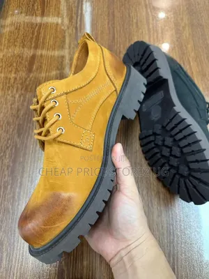 Yollow Shoes Man's