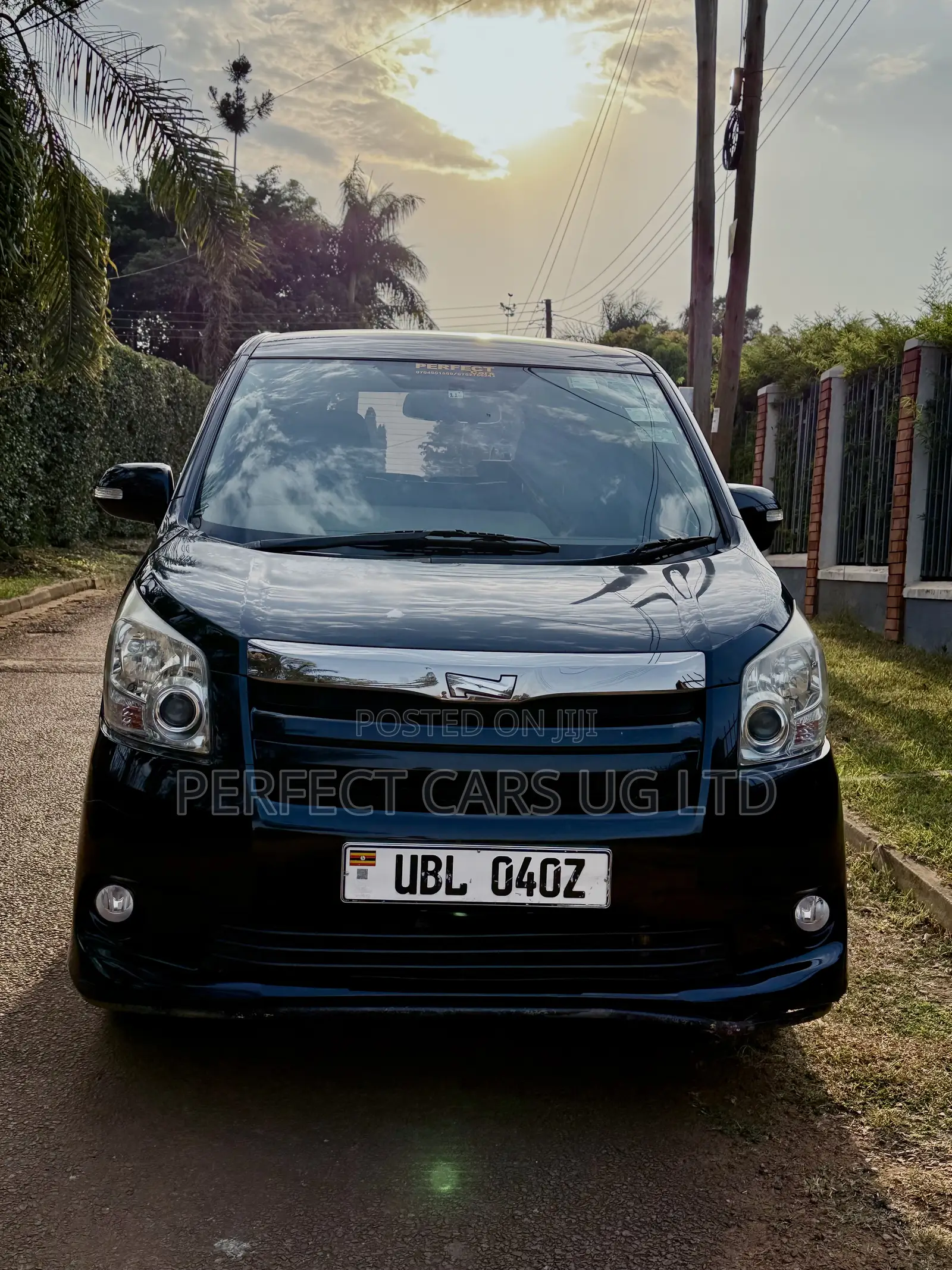 Toyota Noah 2.0 143hp FWD (8 Seater) 2009 Black