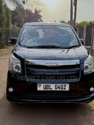 Toyota Noah 2.0 143hp FWD (8 Seater) 2009 Black