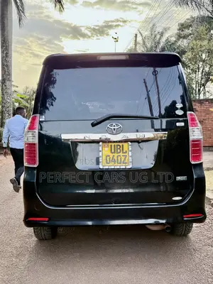 Toyota Noah 2.0 143hp FWD (8 Seater) 2009 Black