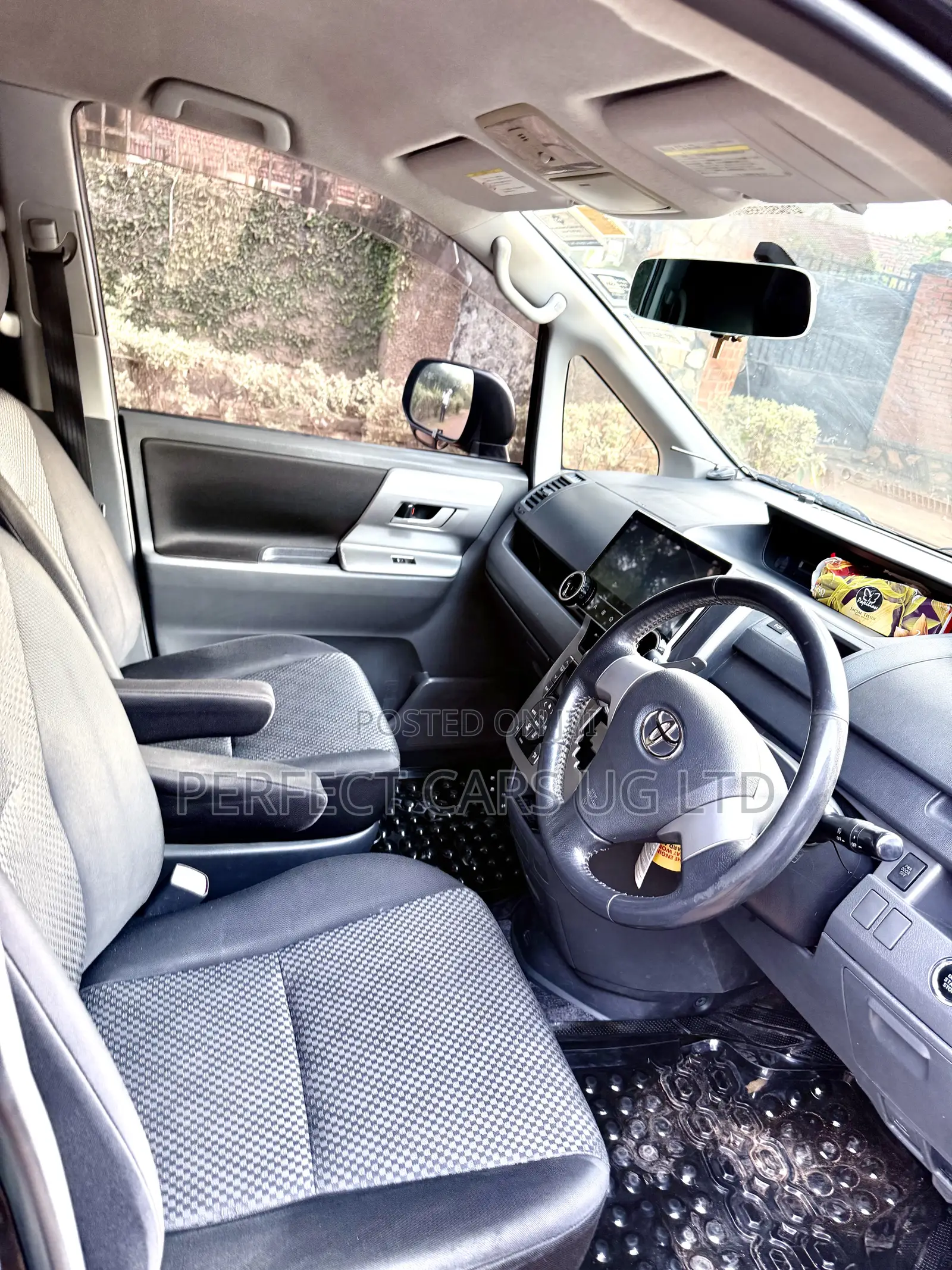 Toyota Noah 2.0 143hp FWD (8 Seater) 2009 Black
