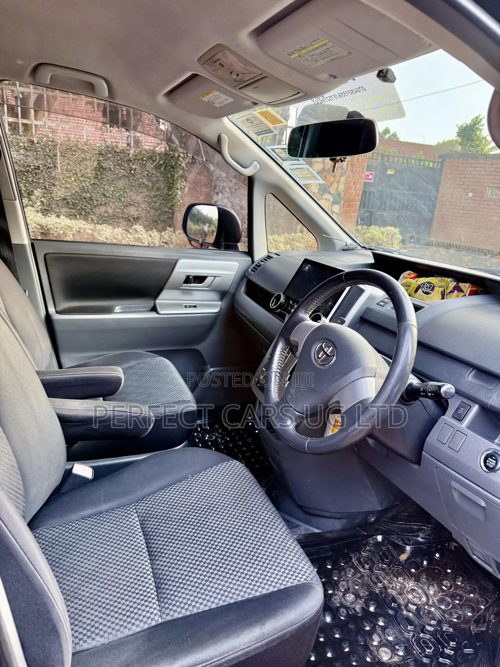 Toyota Noah 2.0 143hp FWD (8 Seater) 2009 Black