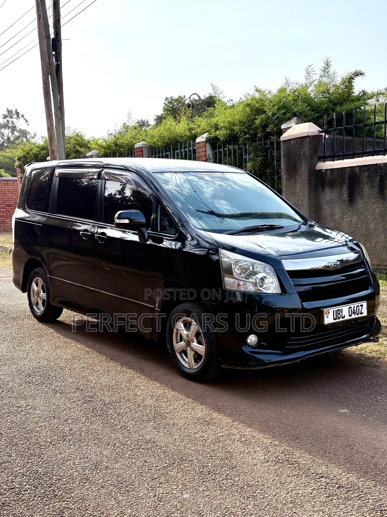 Toyota Noah 2.0 143hp FWD (8 Seater) 2009 Black