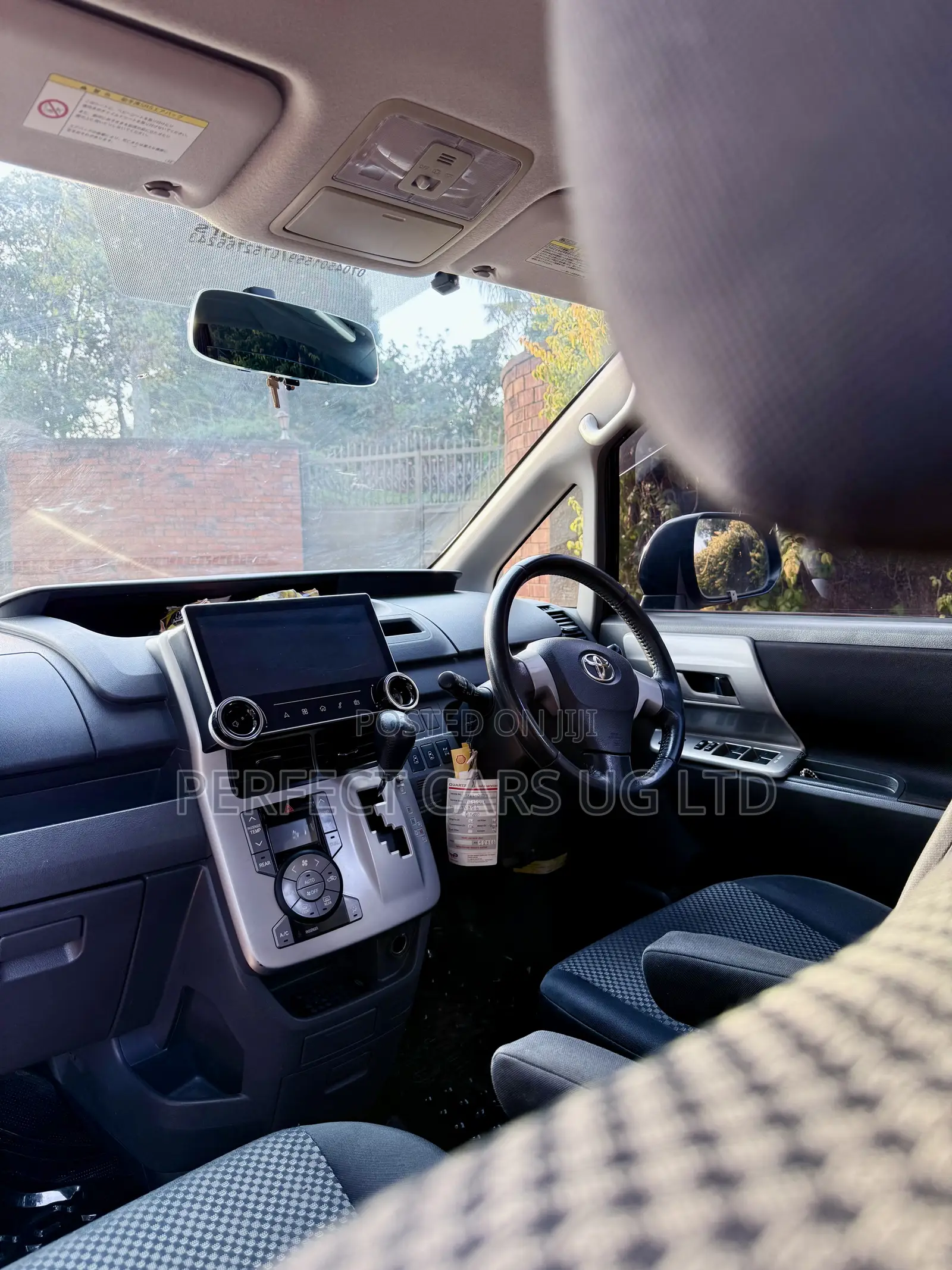 Toyota Noah 2.0 143hp FWD (8 Seater) 2009 Black