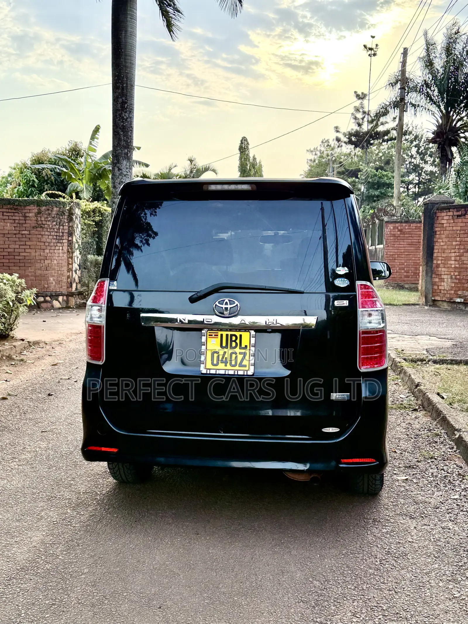 Toyota Noah 2.0 143hp FWD (8 Seater) 2009 Black