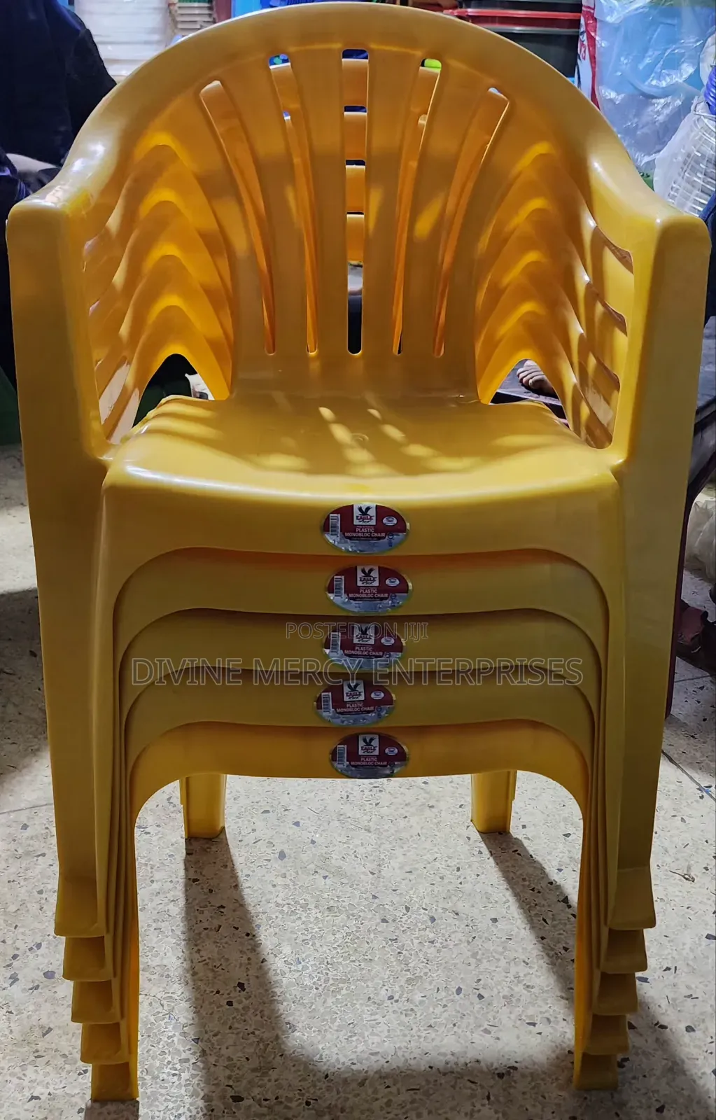 Enduro Armed Chair