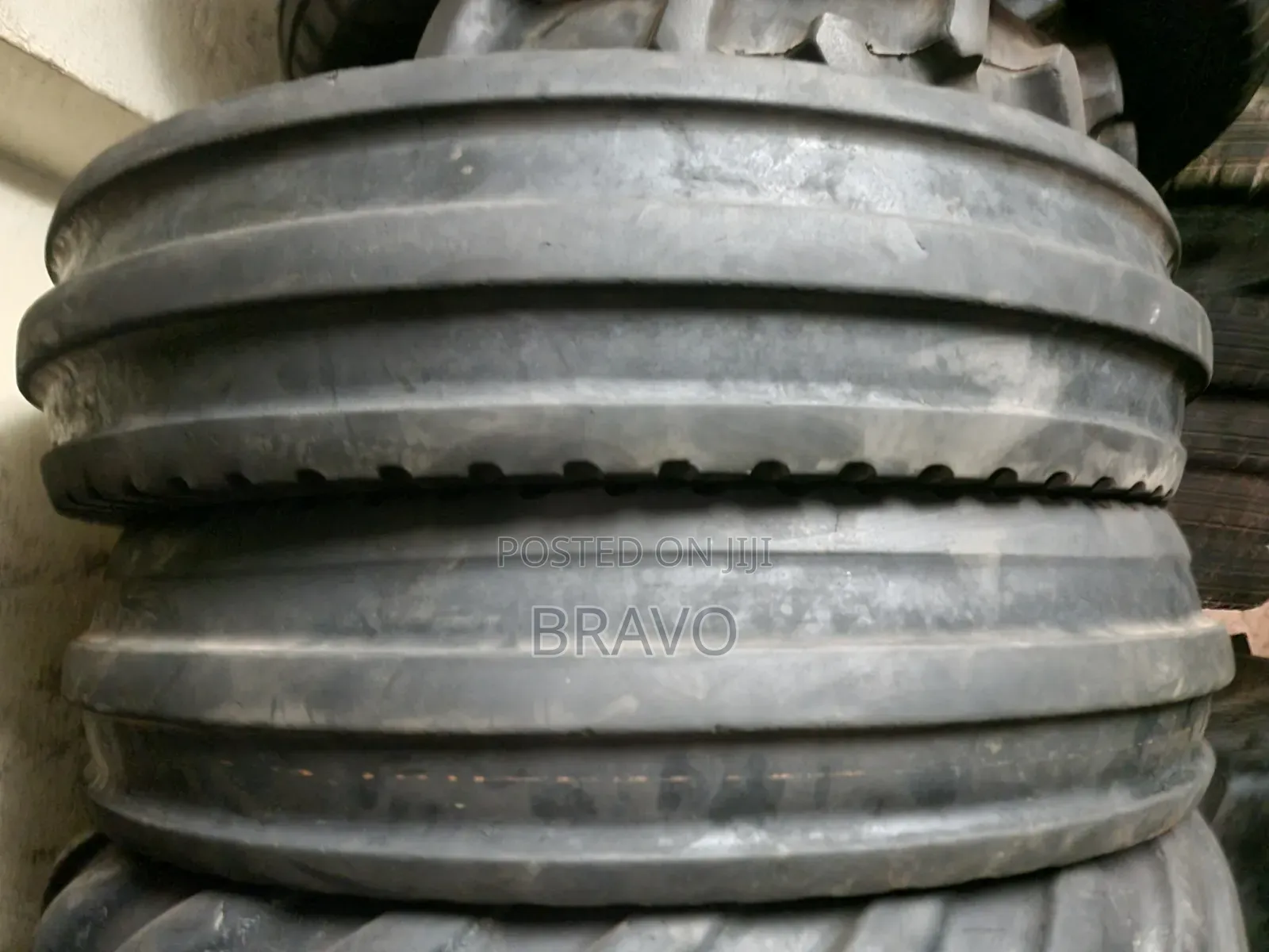 7.50r16 Used Tyres for Tractor Infront.