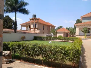 6bdrm Block of Flats in Wemac Properties, Wakiso / Wakiso for sale