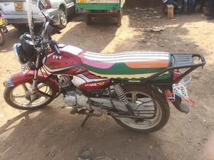 TVS HLX 125 2023 Red