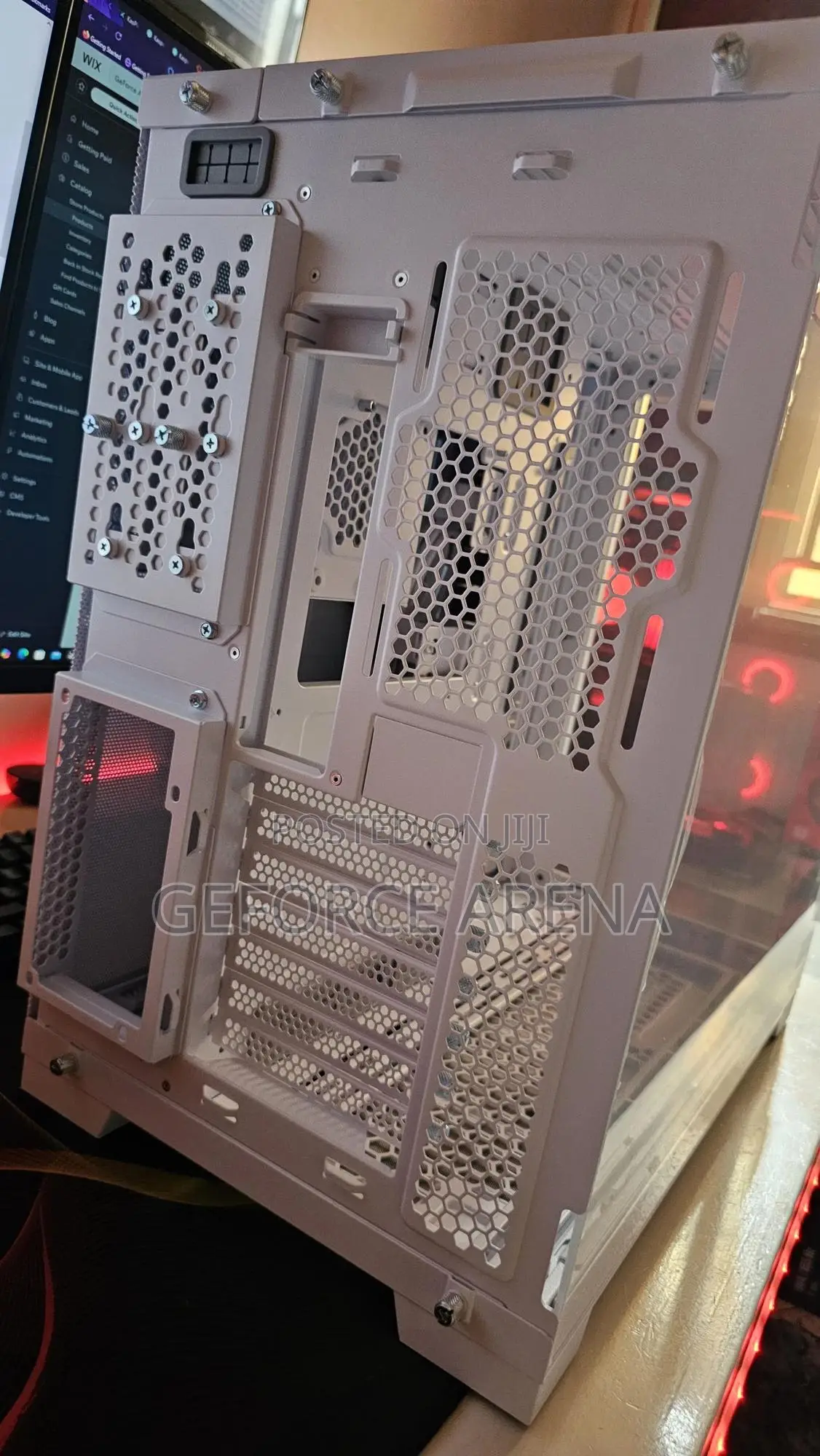 Lian Li Evo RGB - Premium White RGB Computer Case