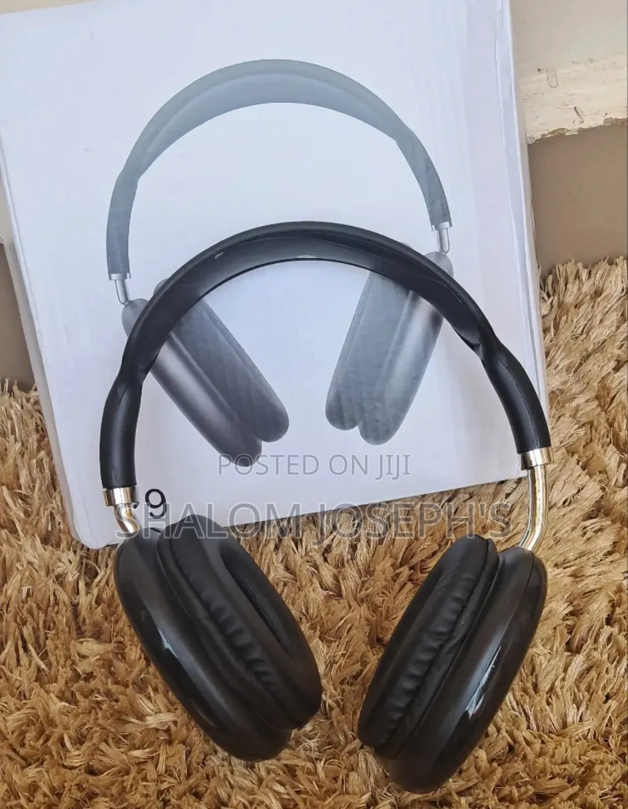 Black P9 Wireless Headphones/ Memory Card Slot