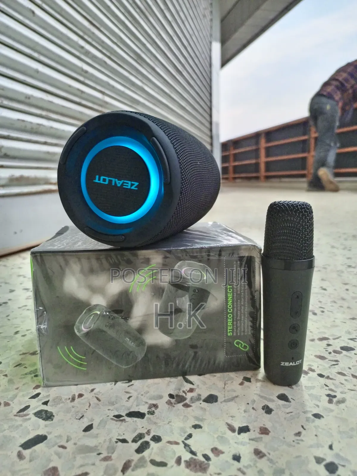 Zealot S61m Portable Bluetooth Speaker With a Microphone.