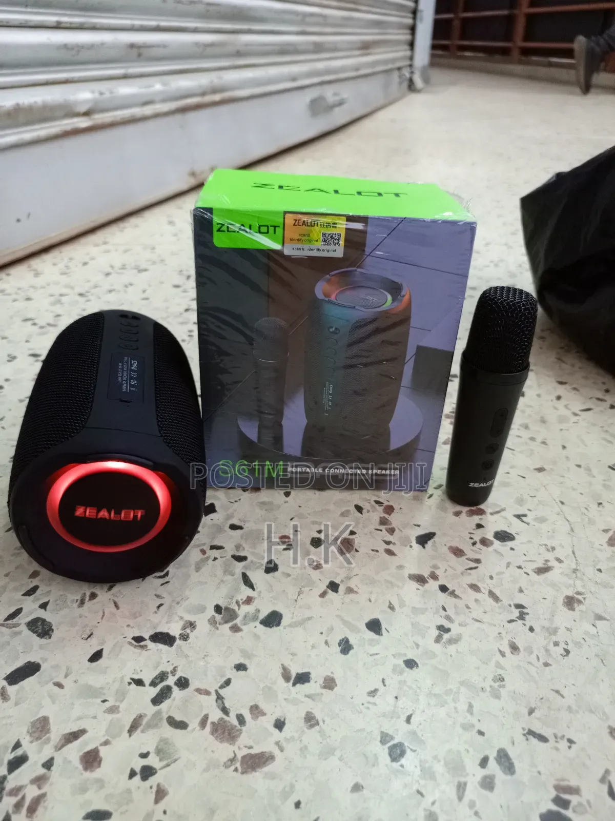 Zealot S61m Portable Bluetooth Speaker With a Microphone.
