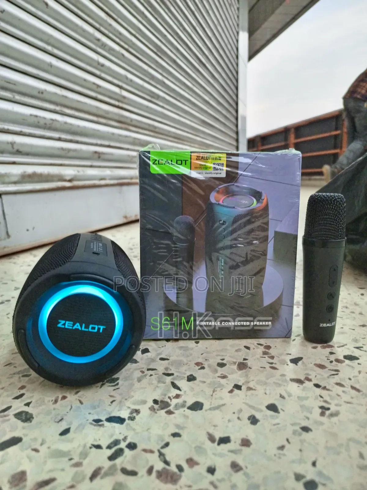 Zealot S61m Portable Bluetooth Speaker With a Microphone.