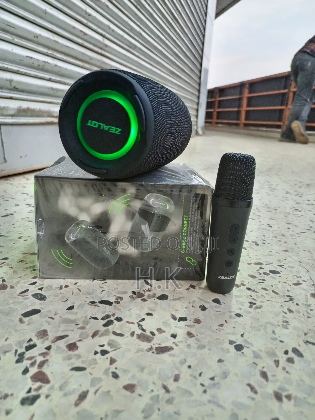 Zealot S61m Portable Bluetooth Speaker With a Microphone.