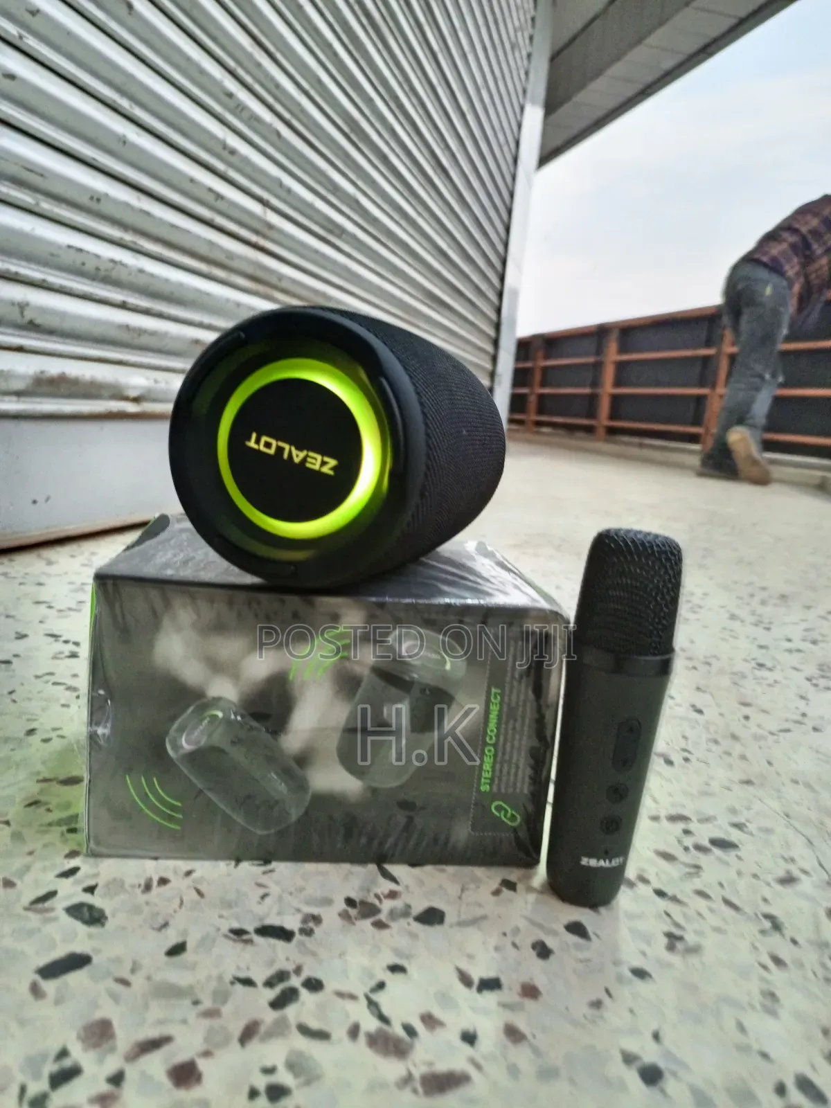 Zealot S61m Portable Bluetooth Speaker With a Microphone.