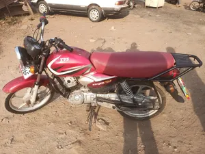 TVS HLX 125 2022 Red