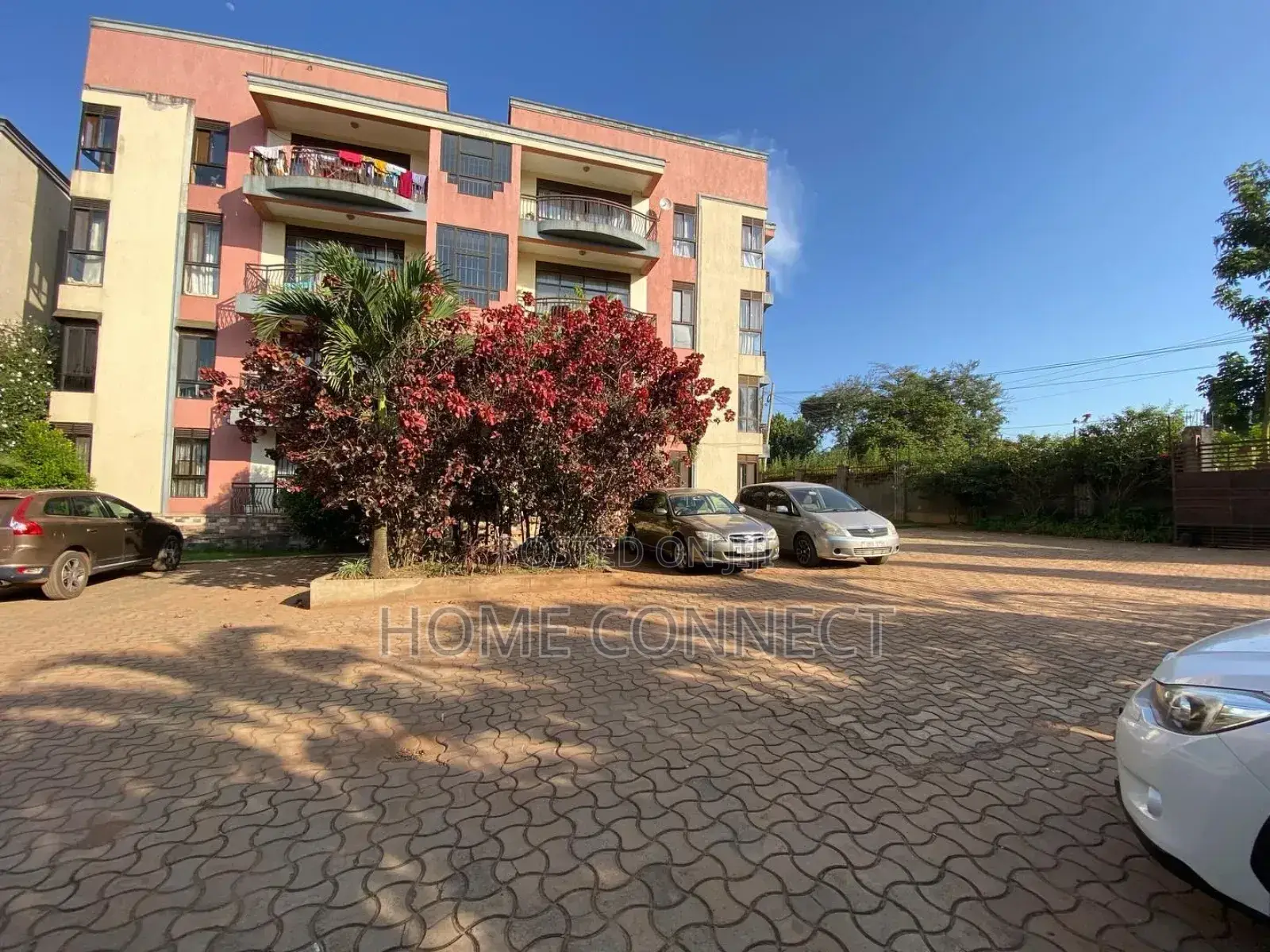 3bdrm Apartment in Muyenga, Central Division for rent