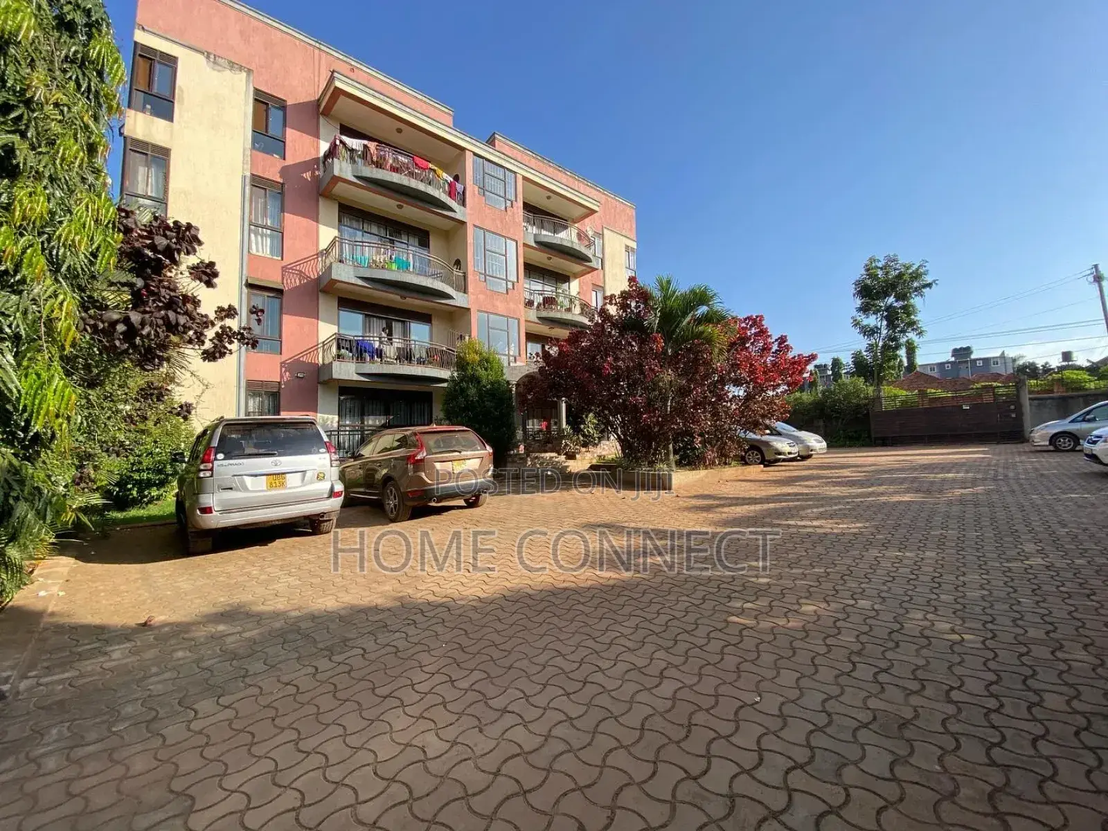 3bdrm Apartment in Muyenga, Central Division for rent