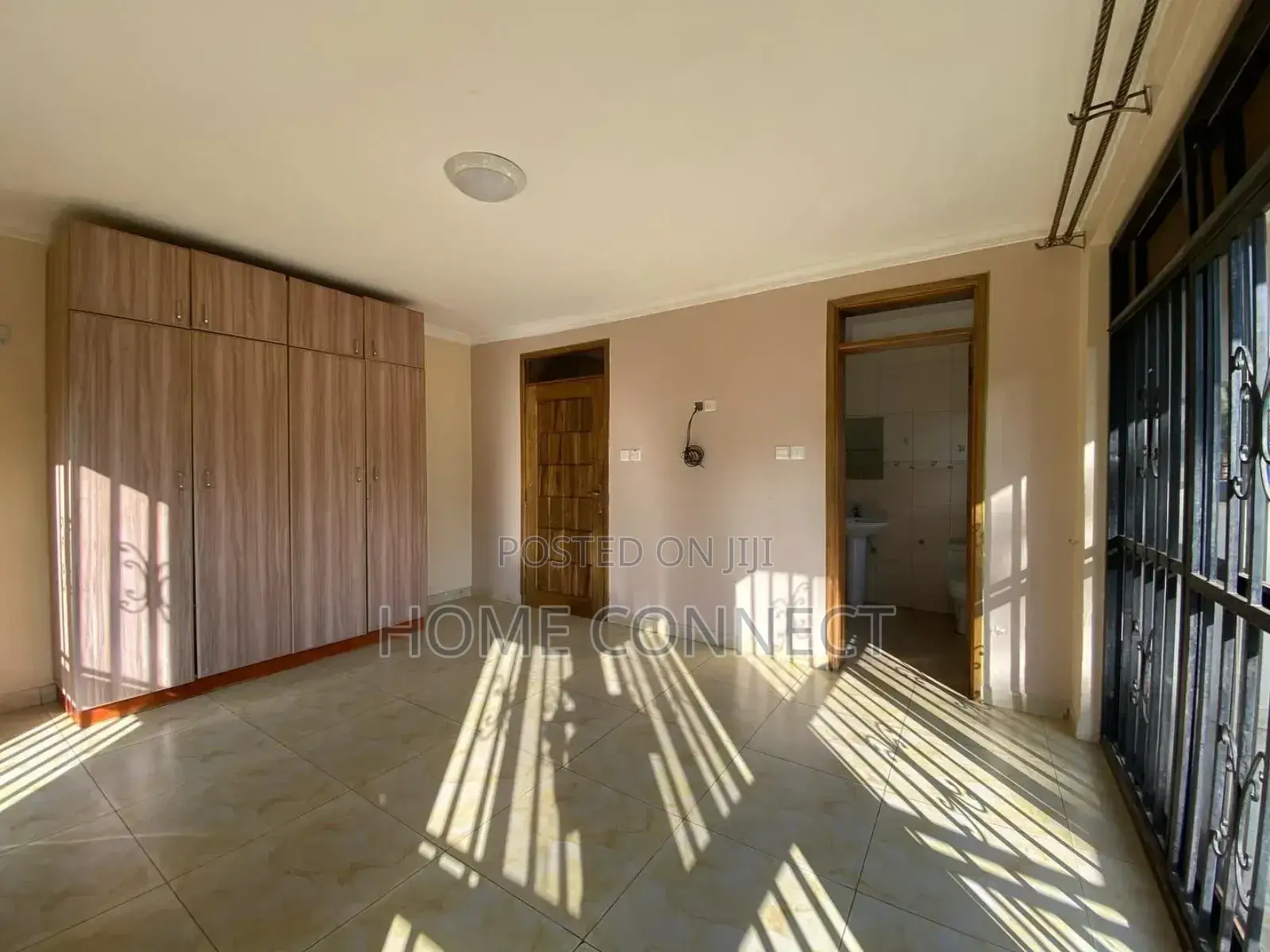 3bdrm Apartment in Muyenga, Central Division for rent
