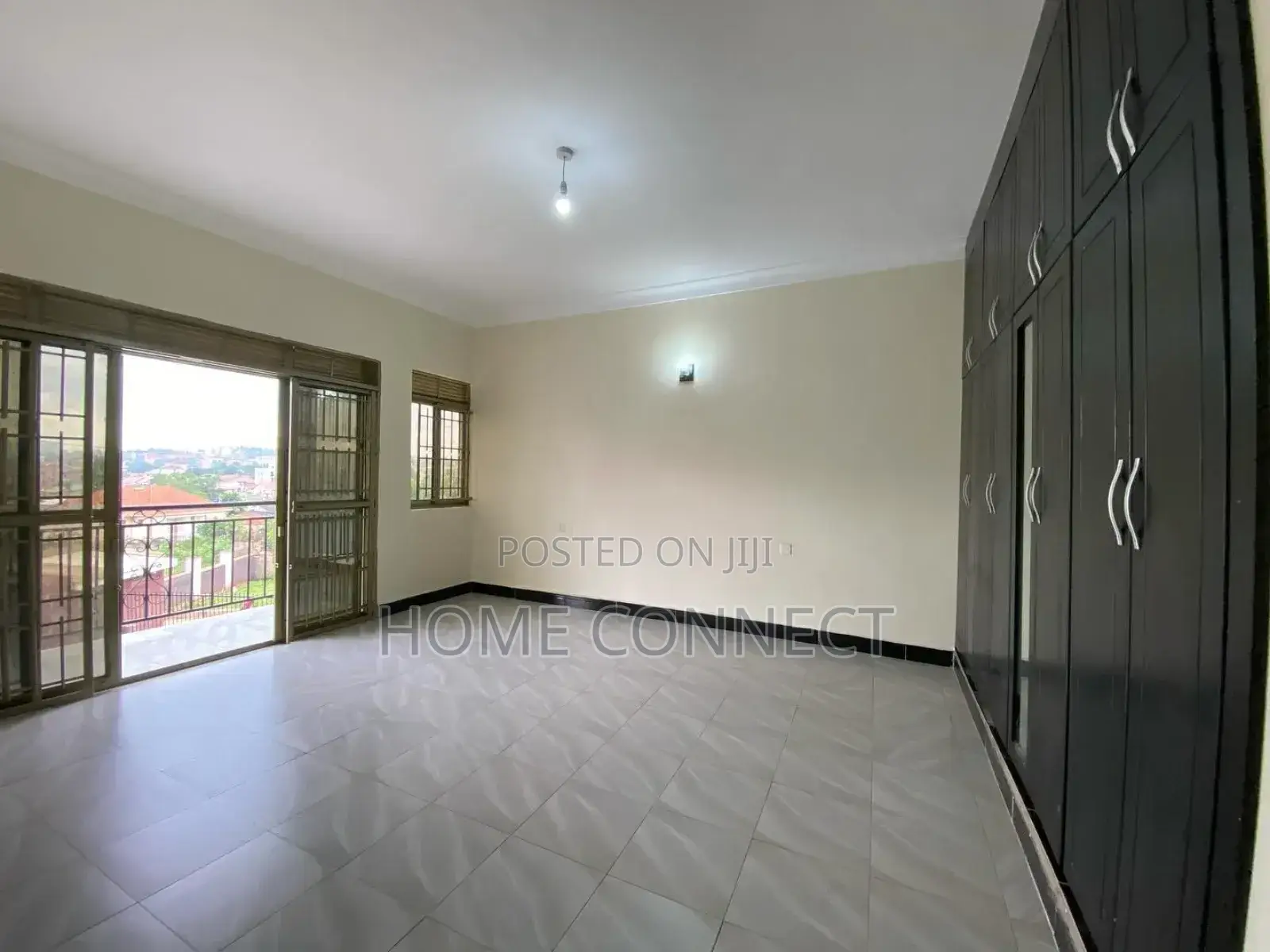3bdrm Apartment in Luzira Lake Drive, Central Division for rent