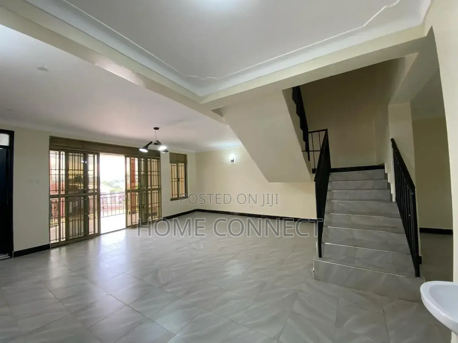 3bdrm Apartment in Luzira Lake Drive, Central Division for rent