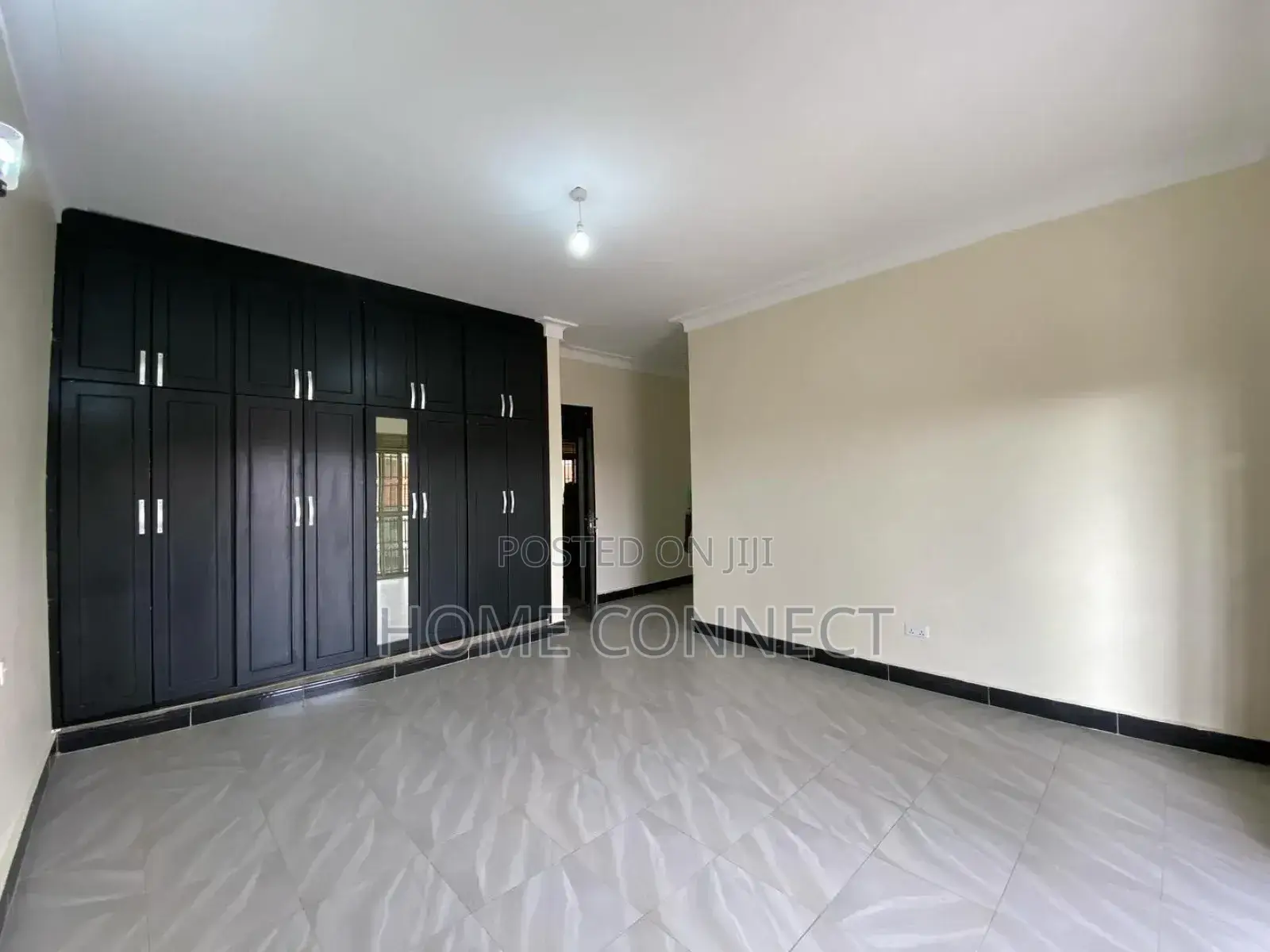 3bdrm Apartment in Luzira Lake Drive, Central Division for rent