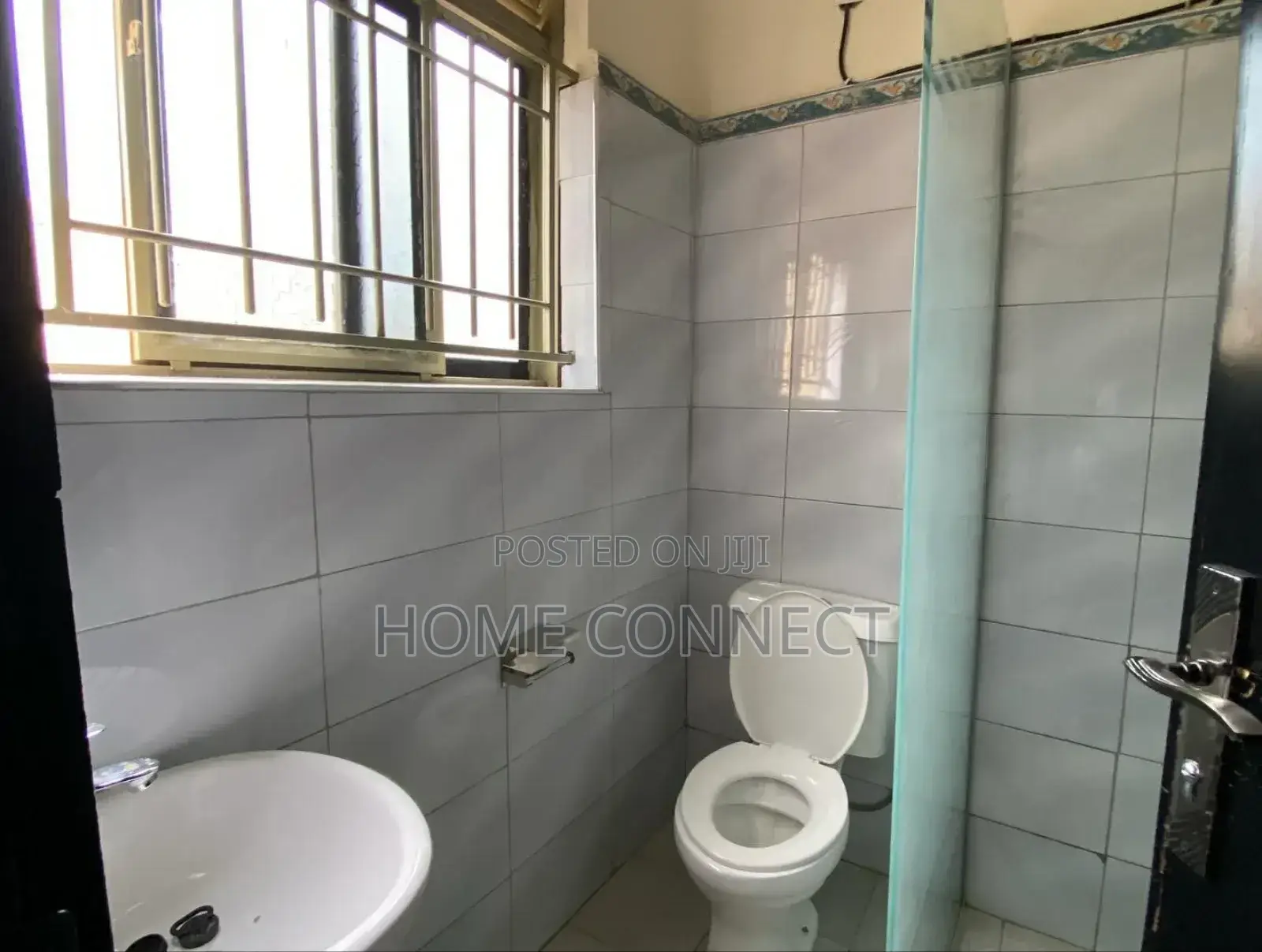 3bdrm Apartment in Luzira Lake Drive, Central Division for rent