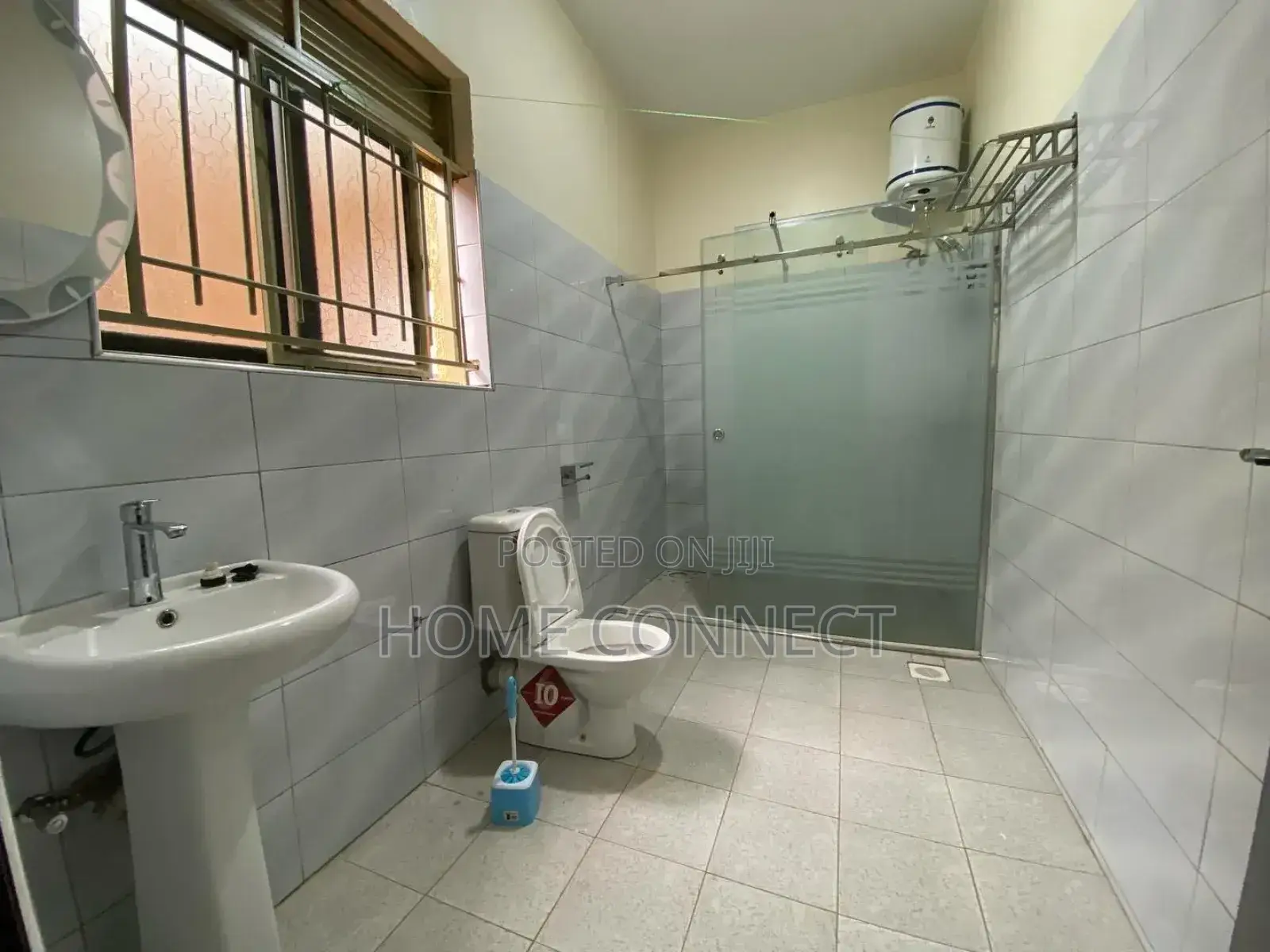 3bdrm Apartment in Luzira Lake Drive, Central Division for rent