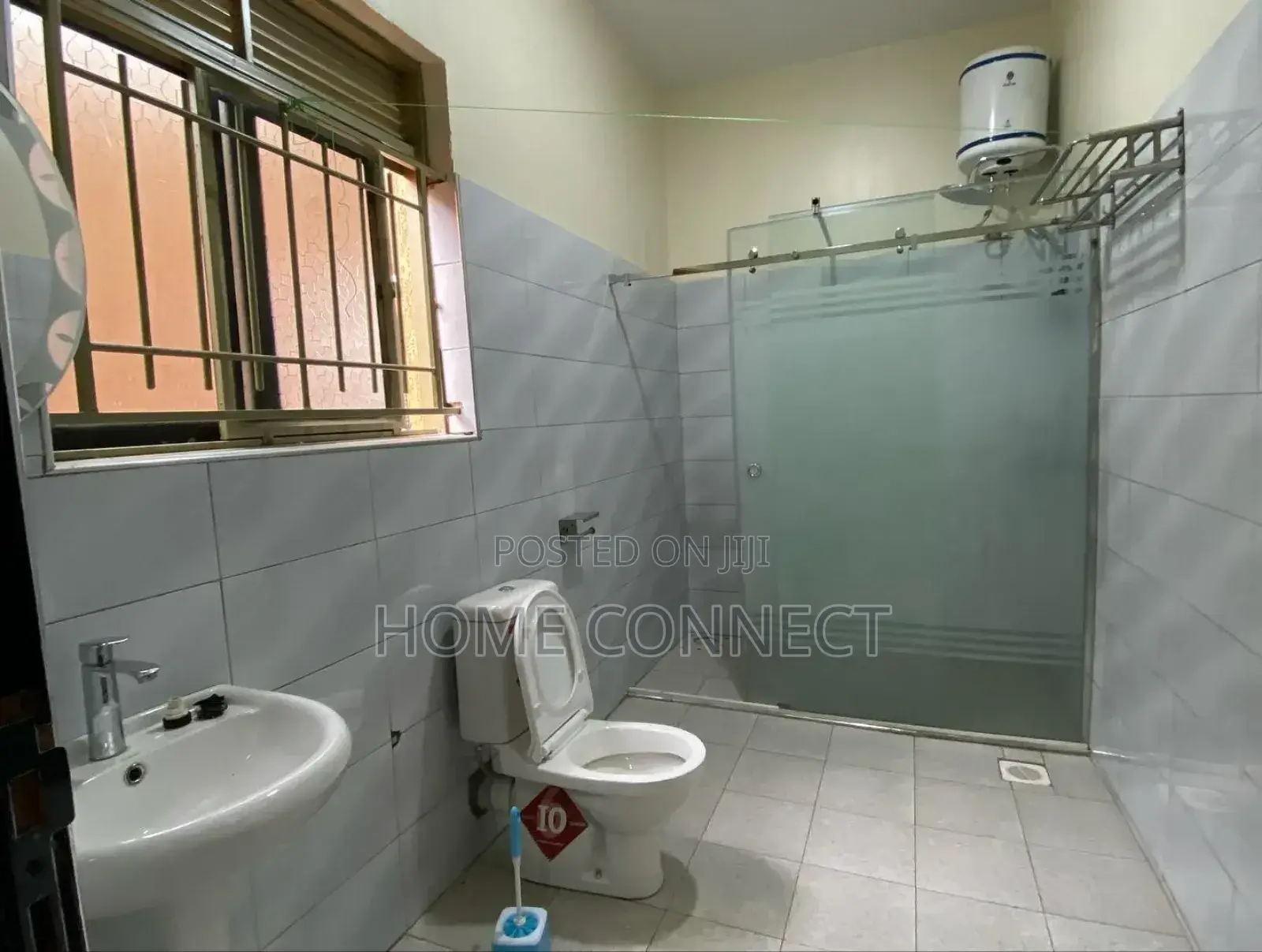 3bdrm Apartment in Luzira Lake Drive, Central Division for rent