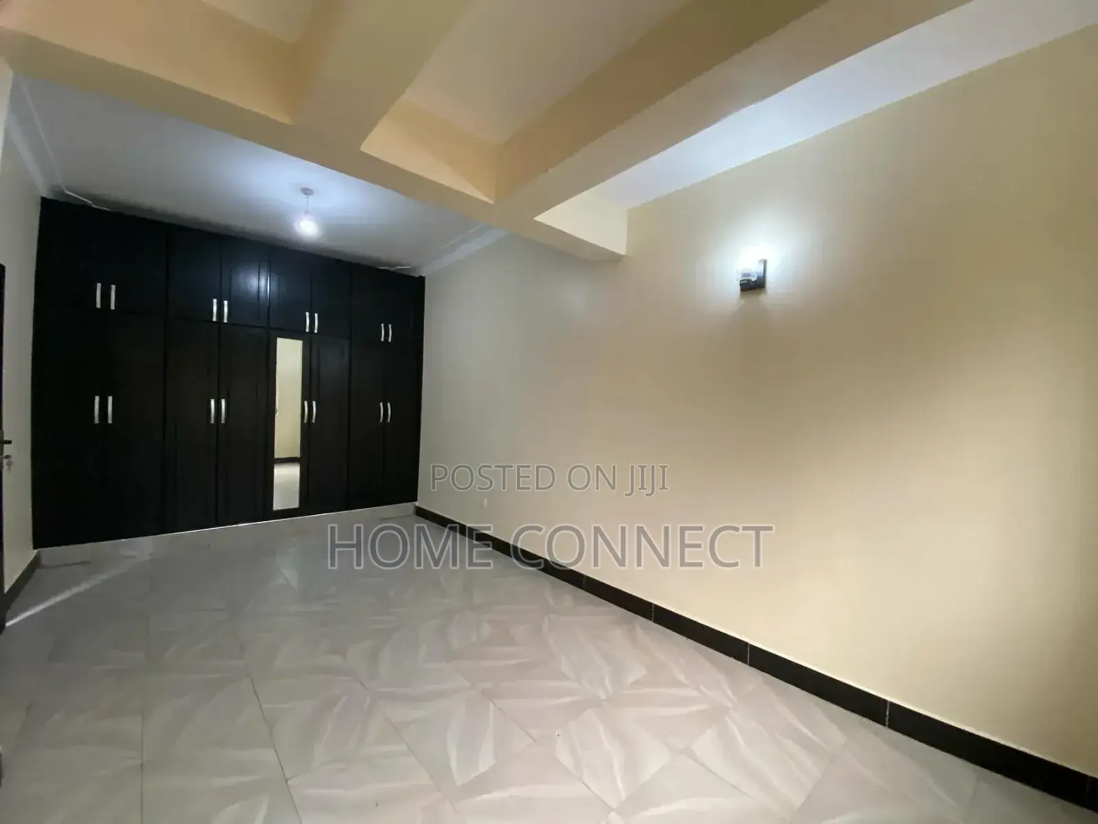 3bdrm Apartment in Luzira Lake Drive, Central Division for rent