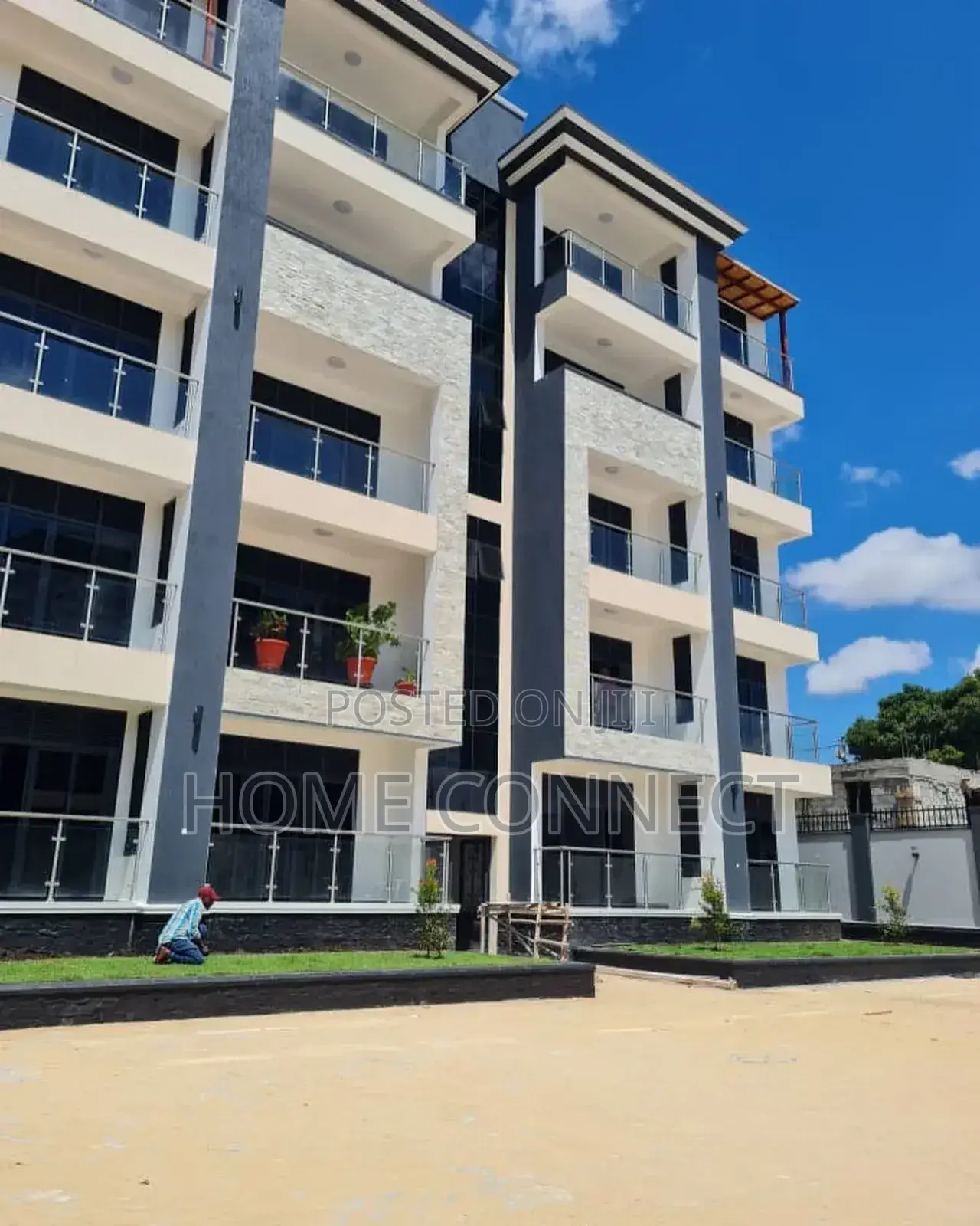 3bdrm Apartment in Muyenga, Central Division for rent