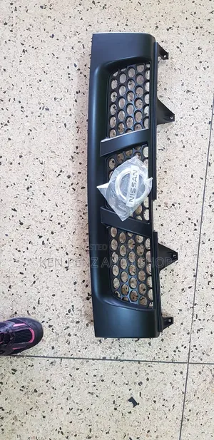 Grill for Nissan Hardbody ( Black)