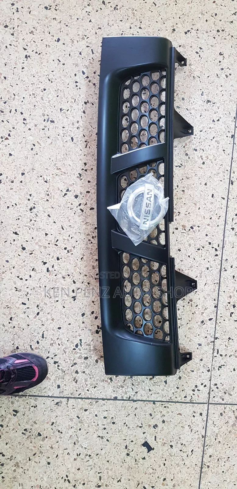 Grill for Nissan Hardbody ( Black)
