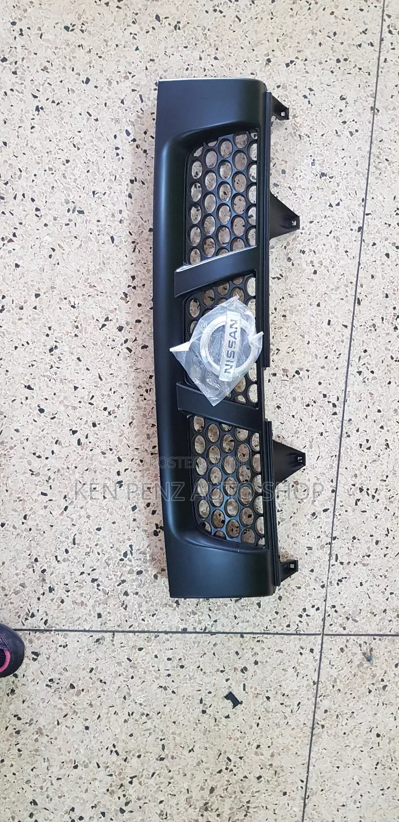 Grill for Nissan Hardbody ( Black)
