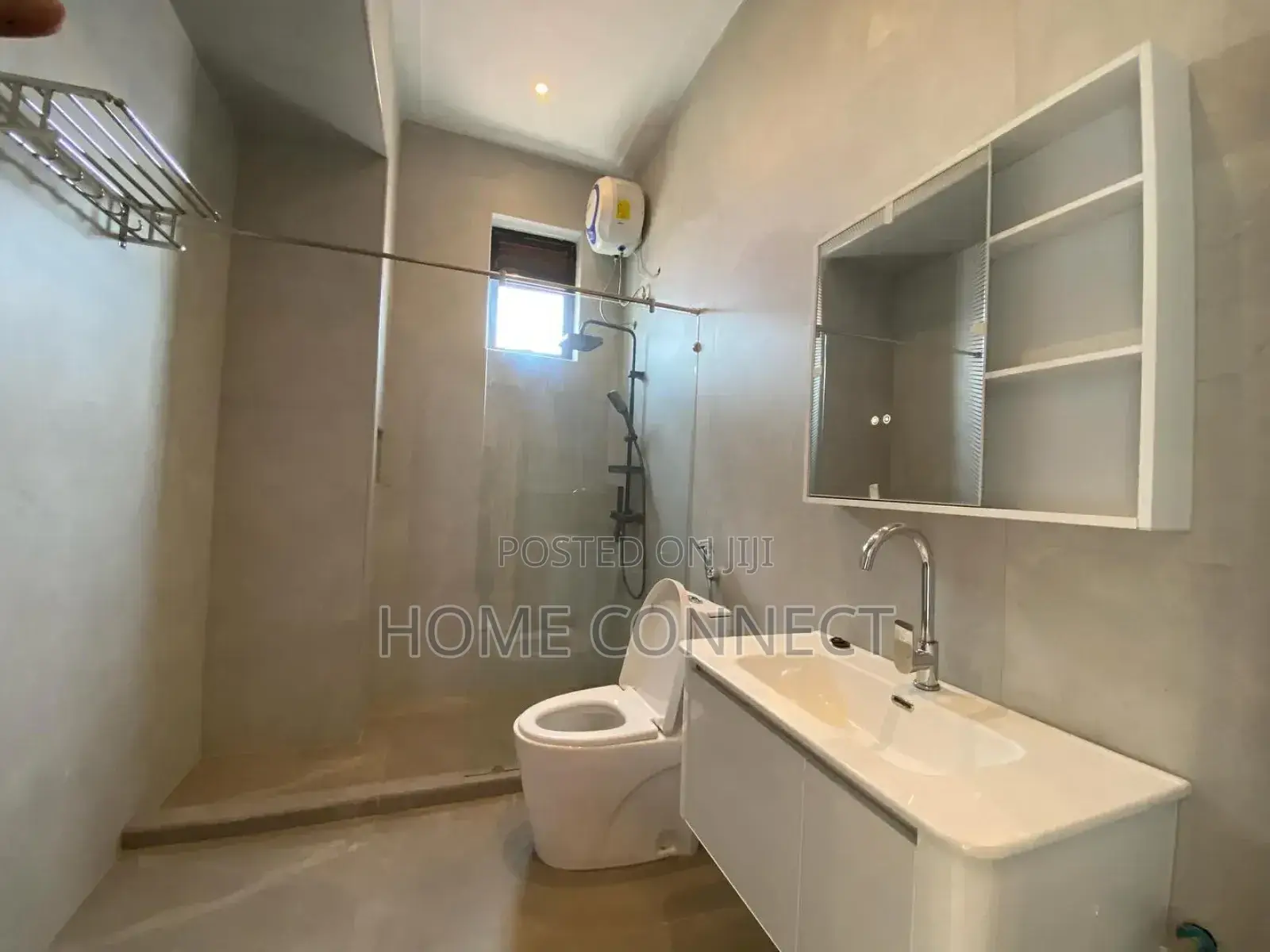 3bdrm Apartment in Muyenga, Central Division for rent