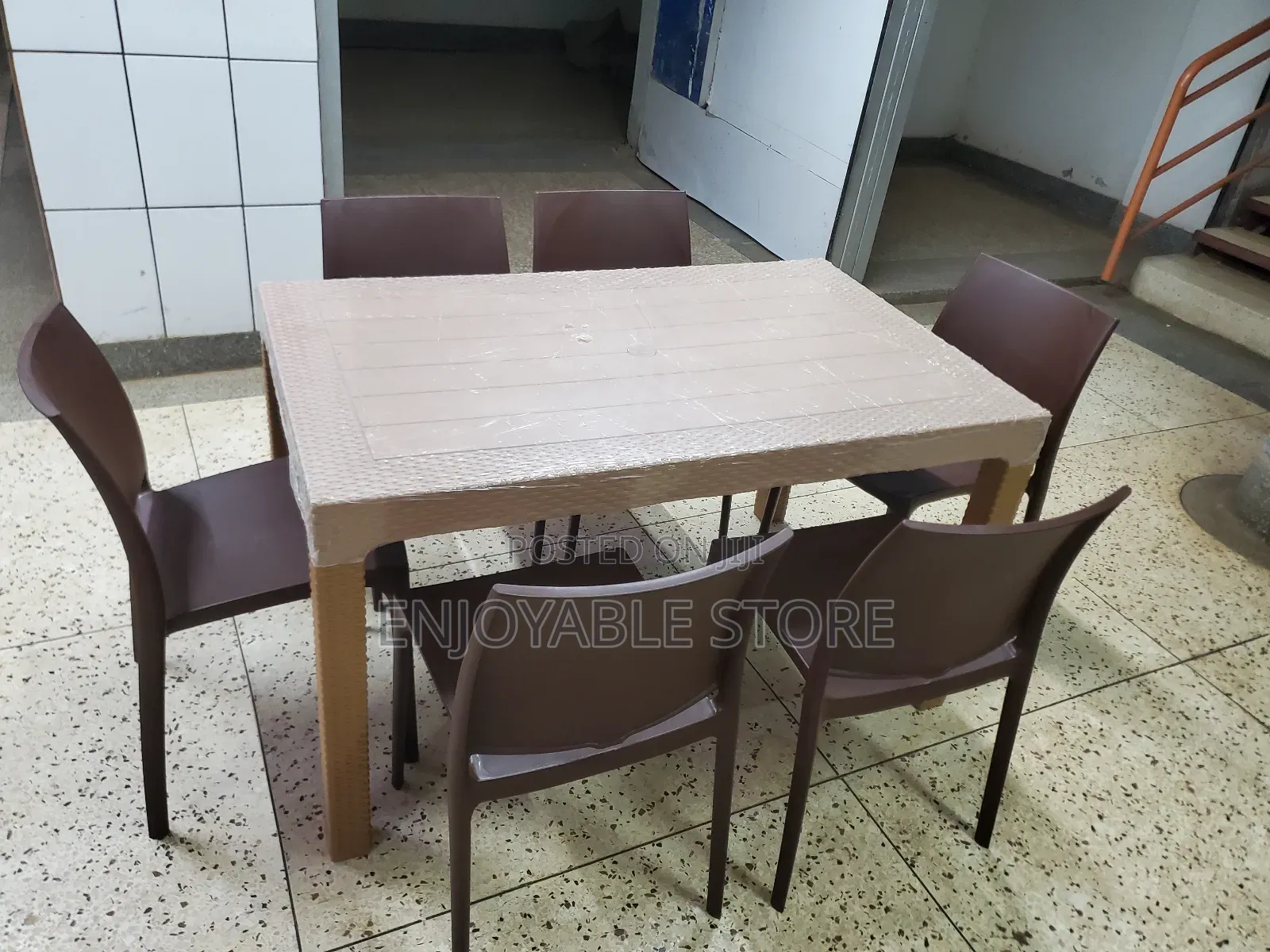 Dining Plastic 6 Chairs and Table for Hotel/Restaurant/Bar