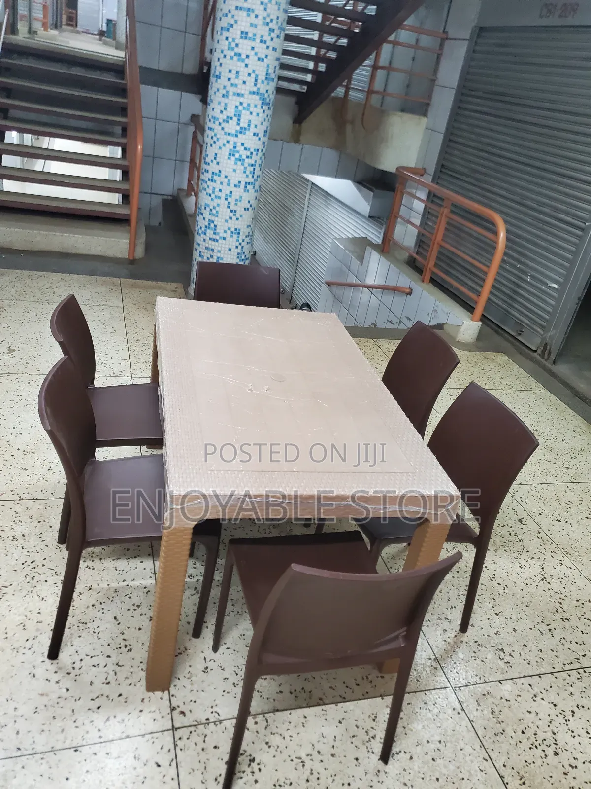 Dining Plastic 6 Chairs and Table for Hotel/Restaurant/Bar