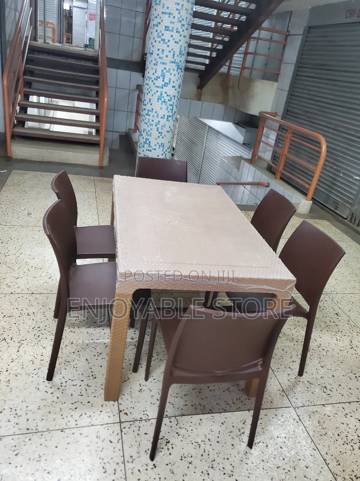 Dining Plastic 6 Chairs and Table for Hotel/Restaurant/Bar