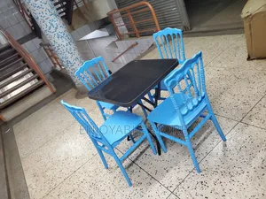 Plastic Vip Restaurant Chairs and Foldable Table