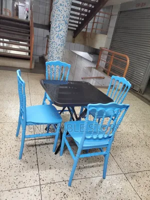 Plastic Vip Restaurant Chairs and Foldable Table