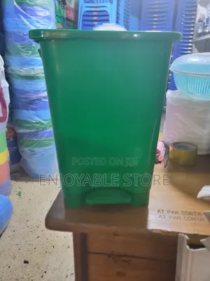Dustbins Plastic 20ltrs Step On