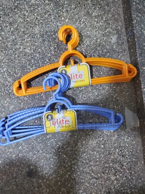 Plastic Hangers 12pcs
